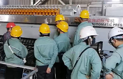 金凱地智能變腔壓榨機(jī)：多行業(yè)固廢處理領(lǐng)航者